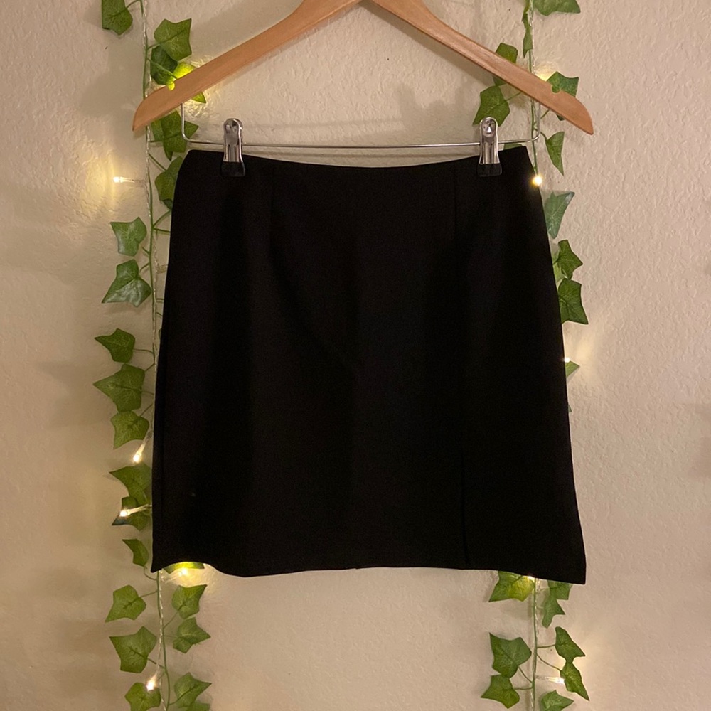 Black mini skirt with slit